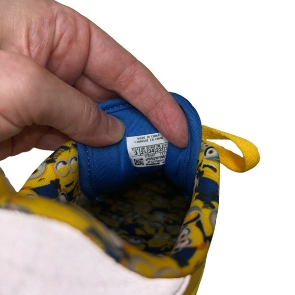 Reebok Kids Size 3 Club C Minion Sneakers Colab Accent Lining Despicable Me - Picture 7 of 9